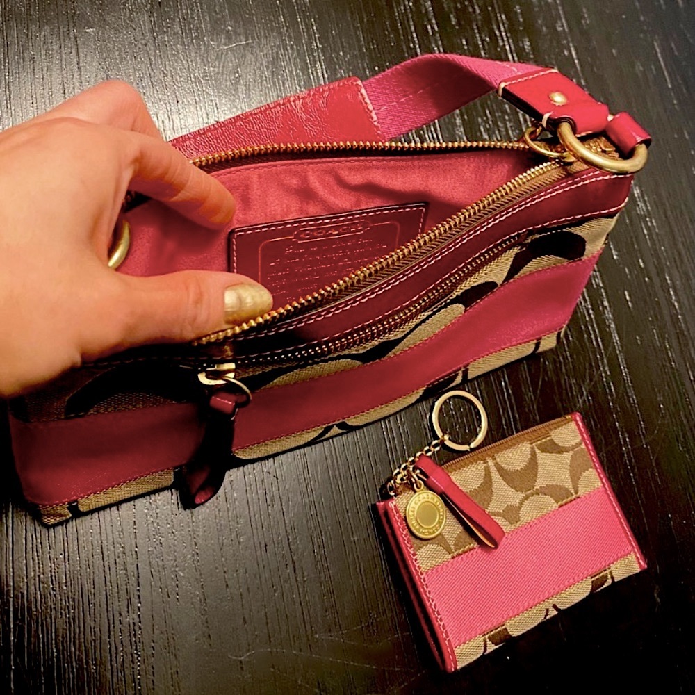 Coach SignatureStripe w matching keychain coinprse